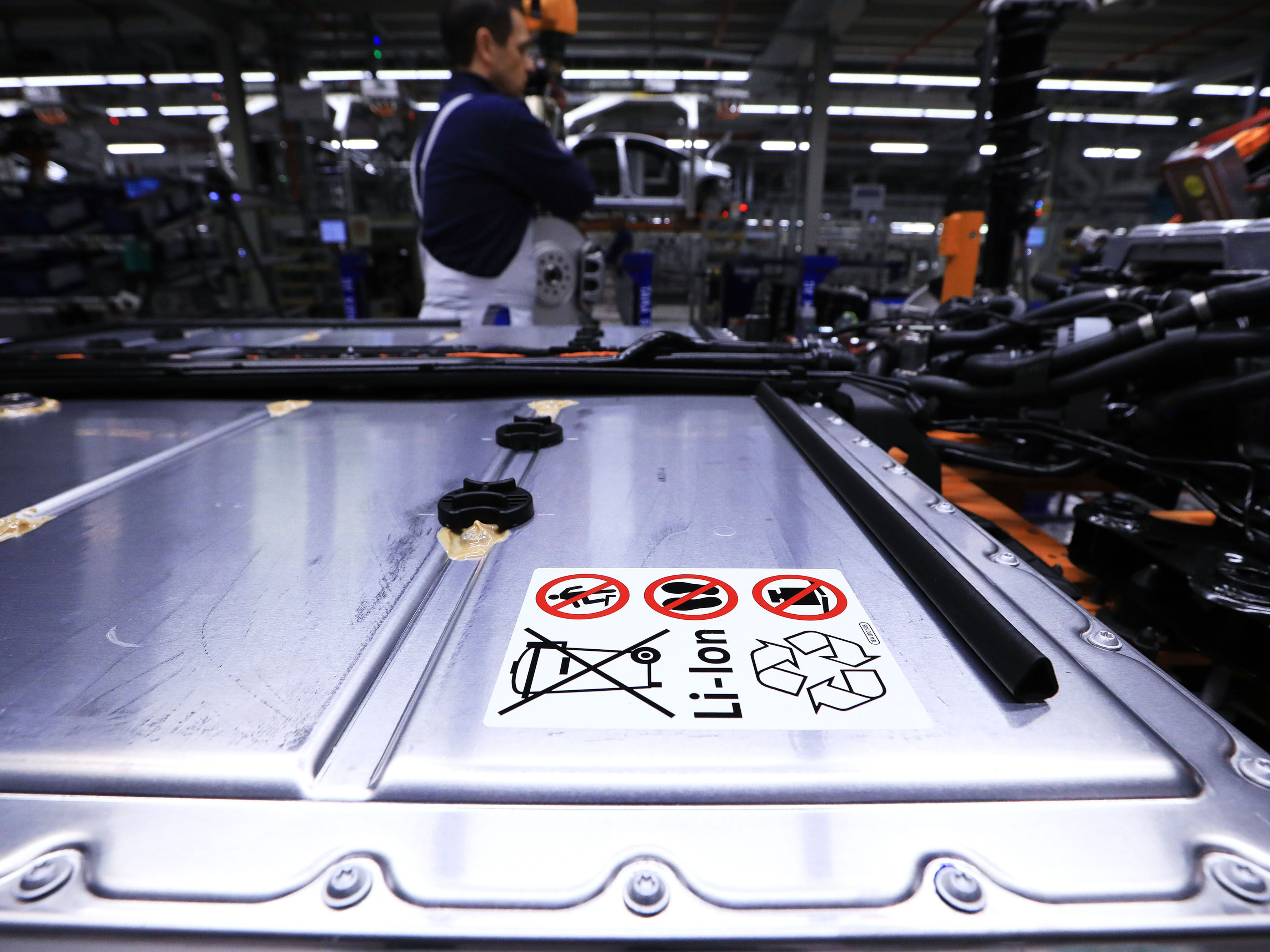 A lithium-ion automotive battery pack sits on a chassis. 