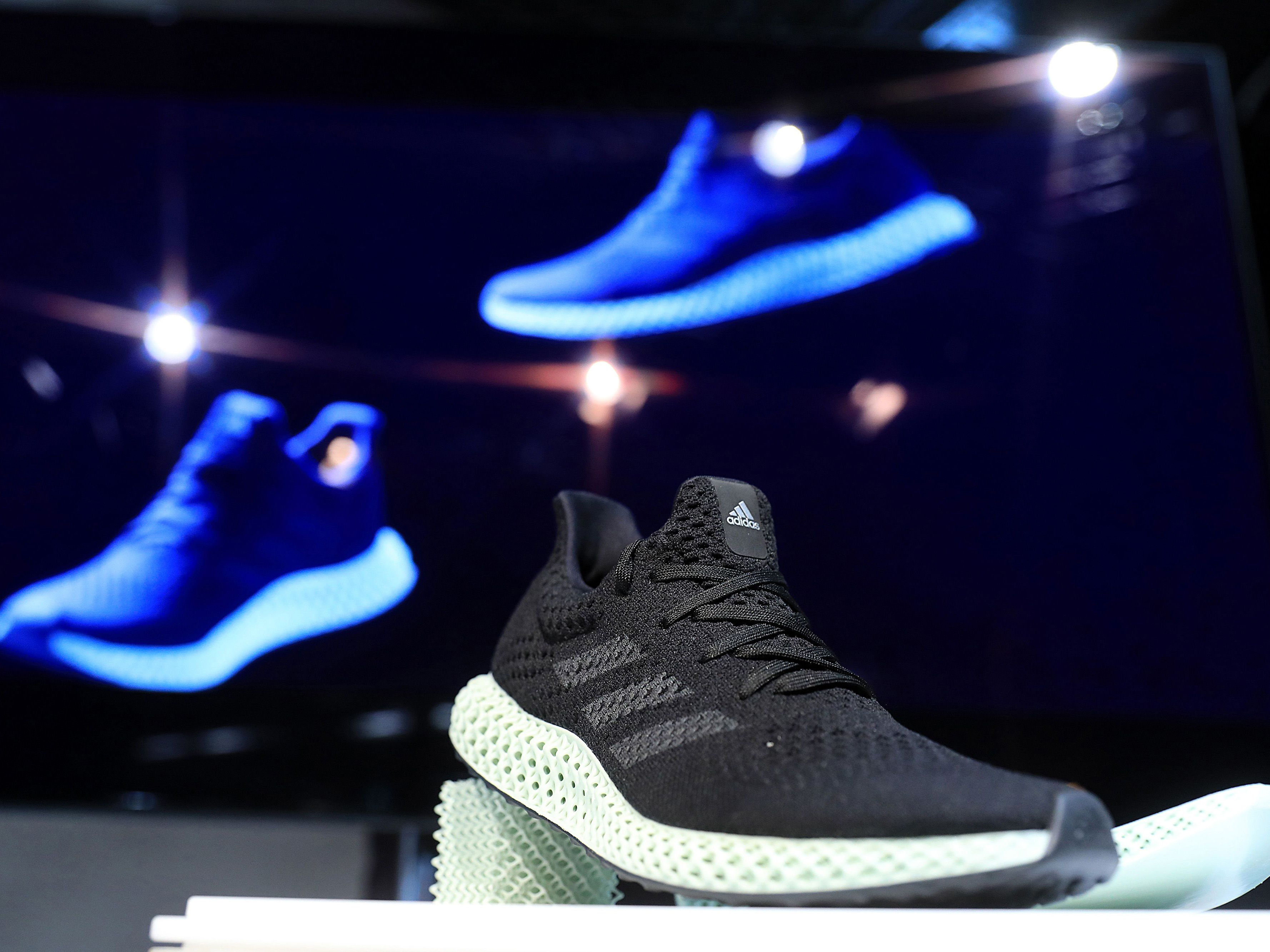 mecánico Bandido Deducir From Sneakers to Teslas, China Lockdowns Upend Global Supply Chains |  2022-05-16 | SupplyChainBrain
