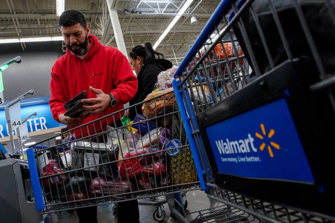 Walmart Warns That Shoppers Are Feeling the Squeeze of Higher