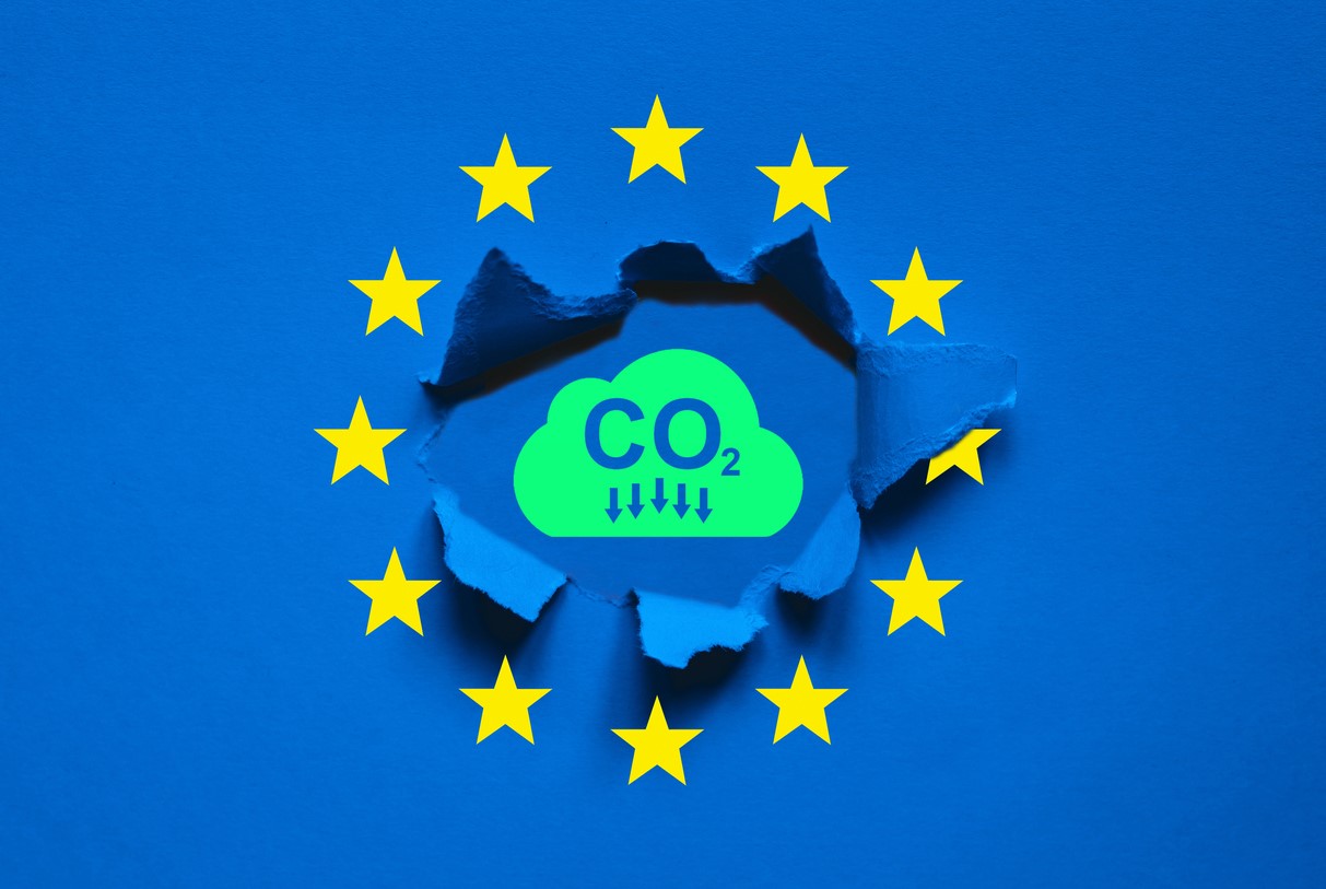 Eu flag co2 reduction istock galeanu mihai 1356925956