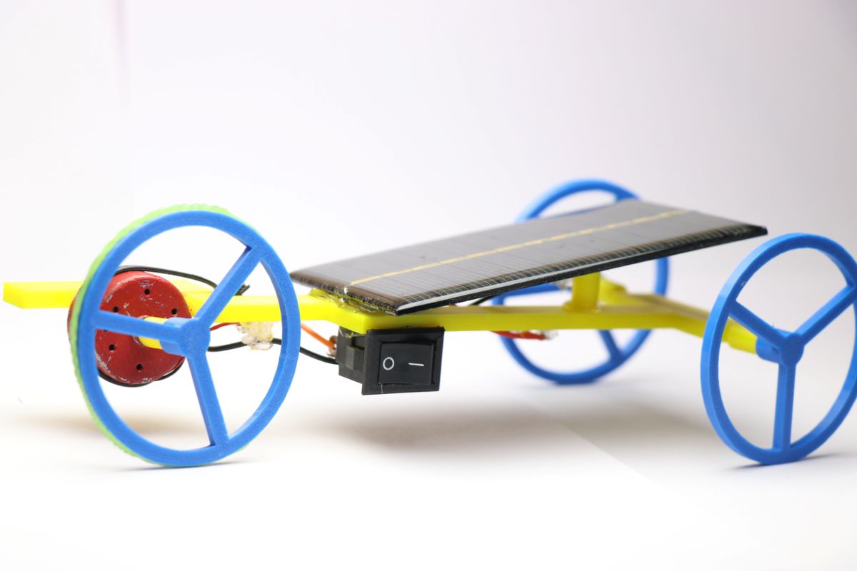 Three wheel store solar car