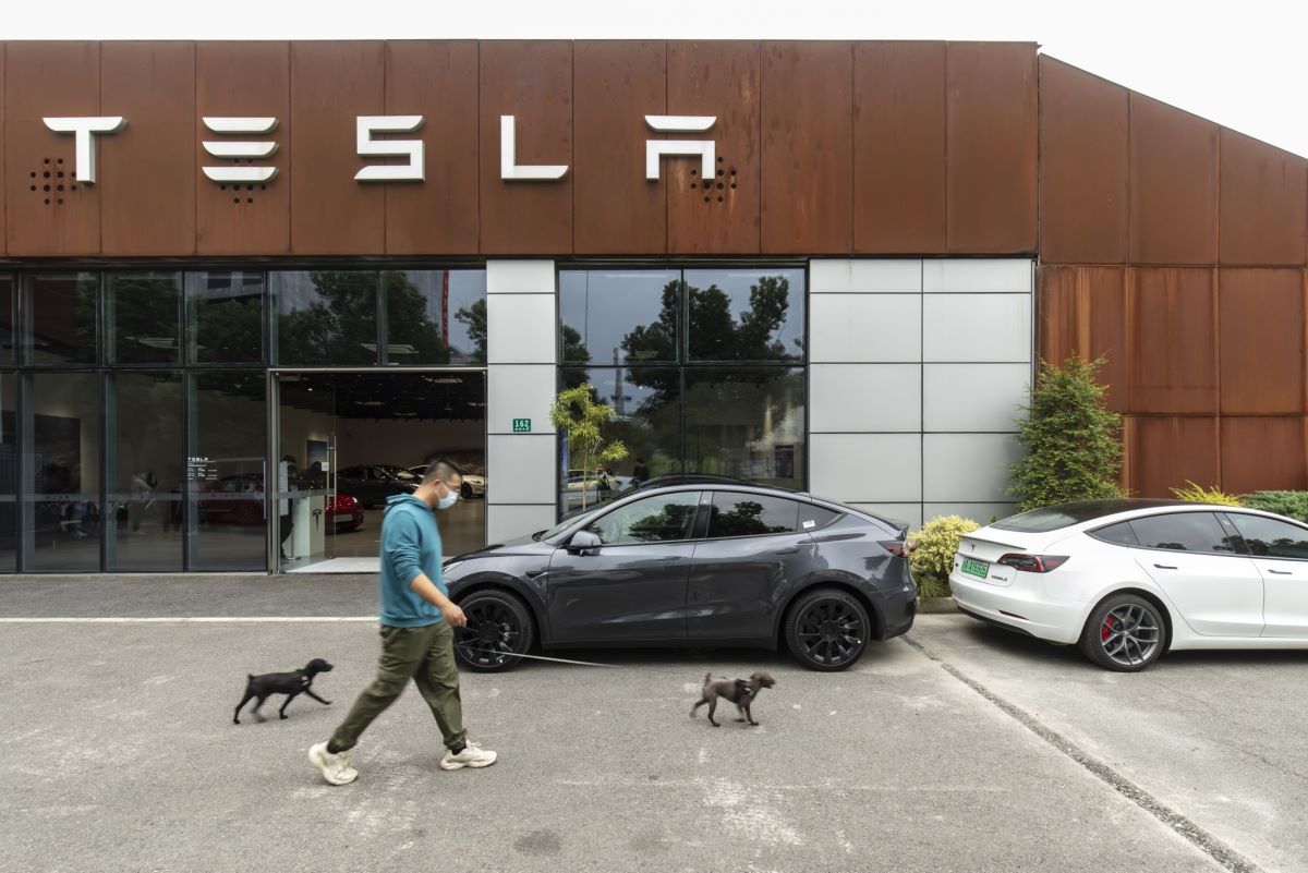 Tesla china a tesla inc. showroom in shanghai china on sunday oct. 16 2022 photo qilai shen bloomberg