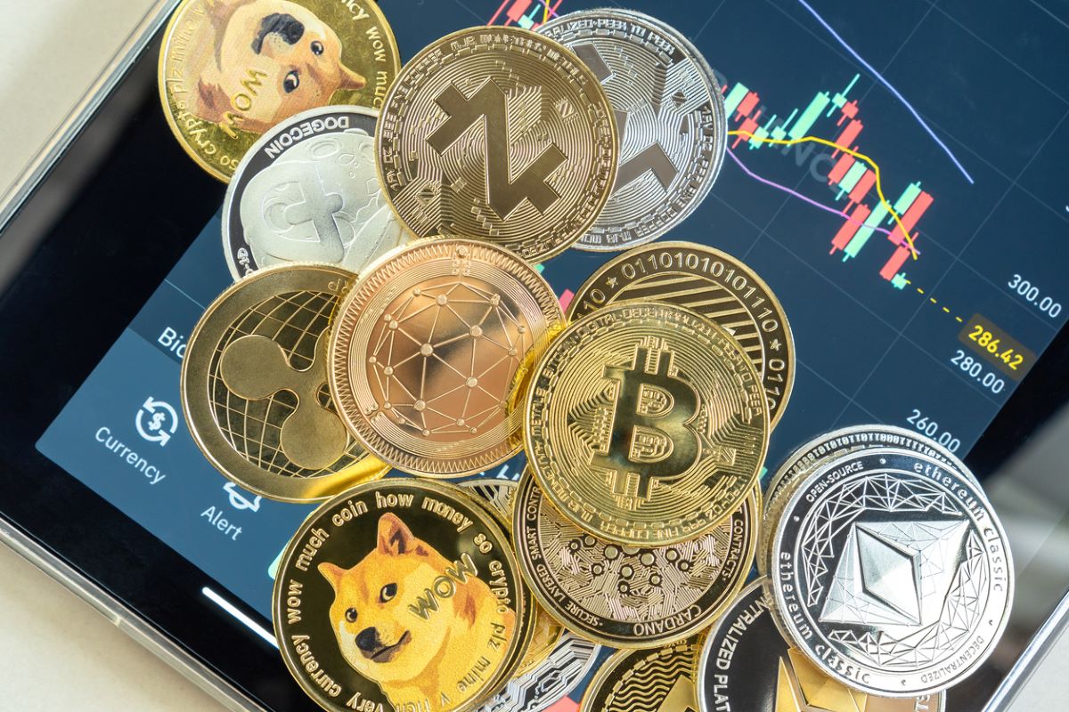 Crypto currencies cryptocurrency istock chinnapong 1326770854