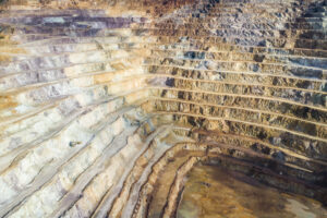 AERIAL VIEW OF AN OPEN PIT MINE EXCAVATION SITE.