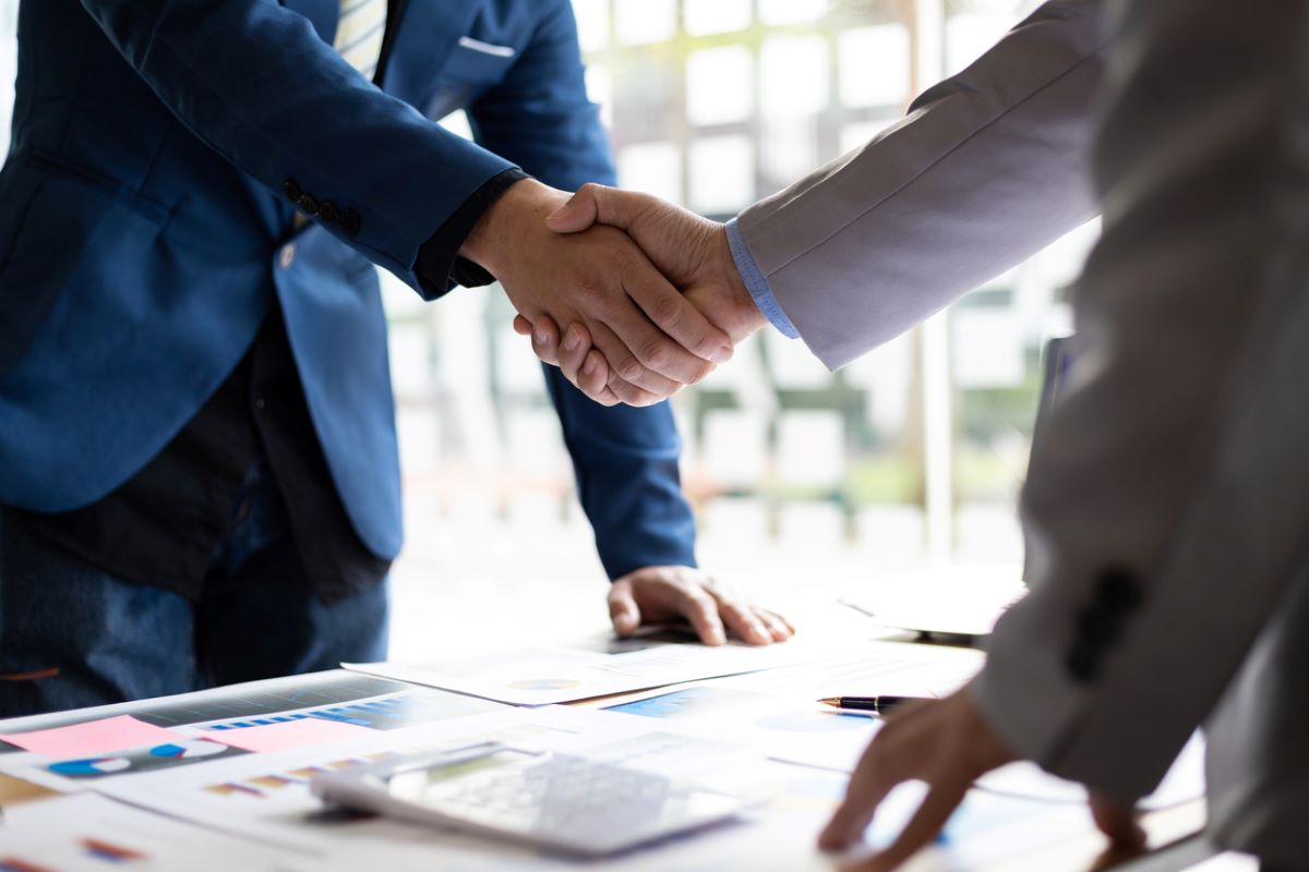 Handshake business contract vendor istock 38359 1474838897