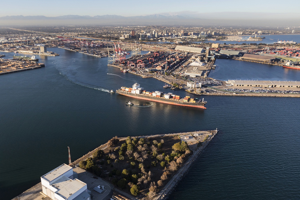 Port of long beach trekandshoot istock 1531050967