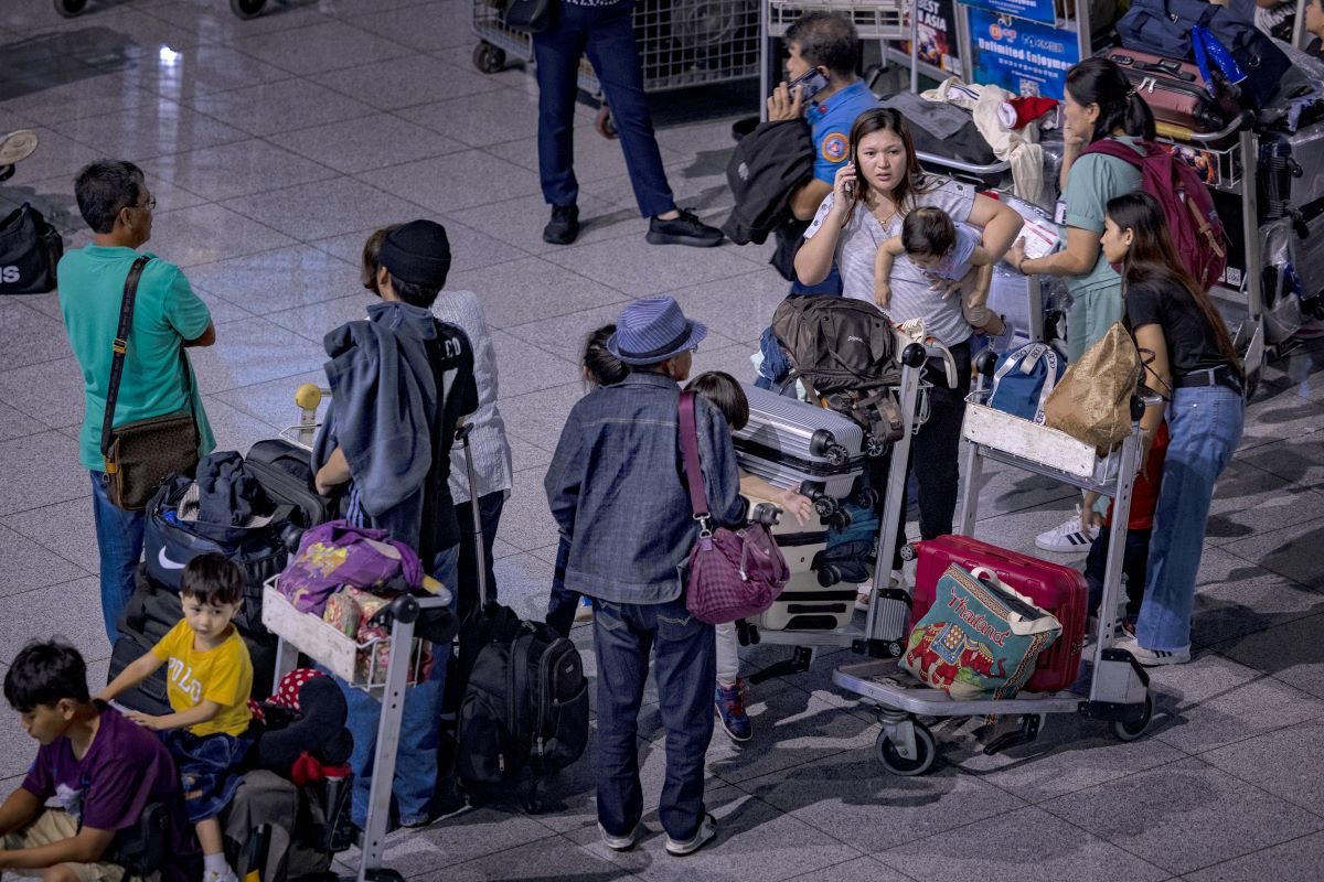 Passengers wait for check in counters amid a global it disruption at ninoy aquino international airport on july 19. photographer ezra acayan getty images bloomberg