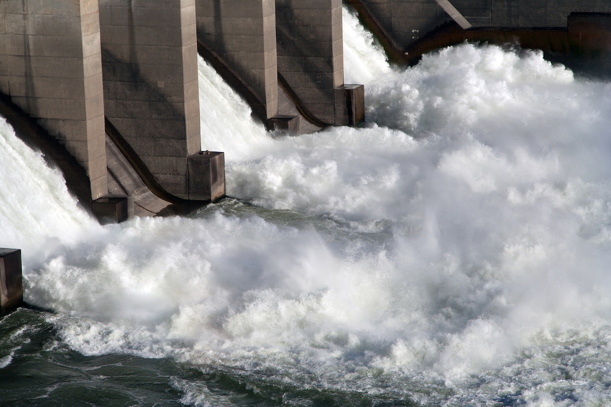 Hydropower dam columbia river istock 153699394