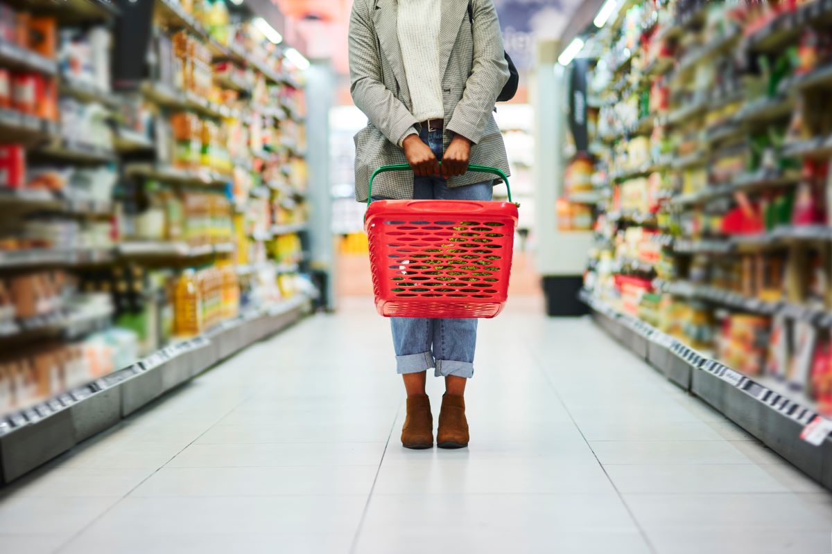 Grocery store aisle consumer shopping food istock adene sanchez 1451277246