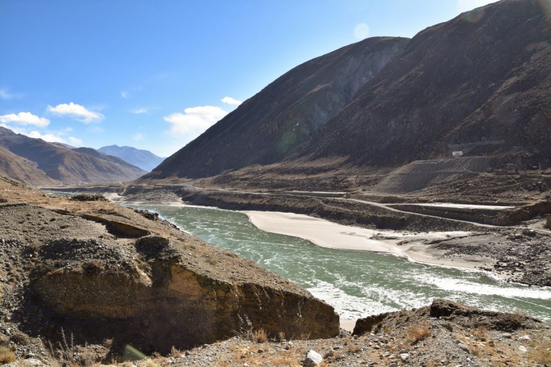 A RIVER WINDS THROUGH HIGH DESERT MOUNTAINS